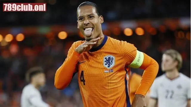 Hậu vệ Virgil VAN DIJK