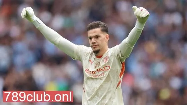 Thủ môn Ederson